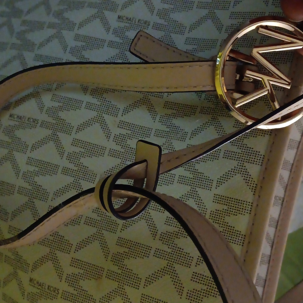 Michael Kors over the shoulder magnetic button closure purse GREAT CONDITION